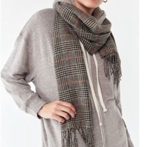 ISO! Urban outfitters prince of Wales scarf!